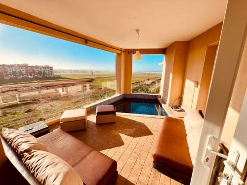 Ocean Gem - Exclusive 2BR, Balcony Pool, Beach, Surf & Views