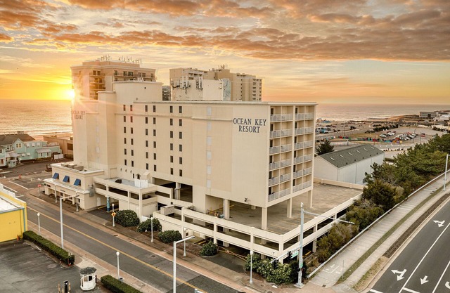 Ocean Key Resort 1BR 1BA Sleeps 4 Free Bike Use, Free Beach Chair Use