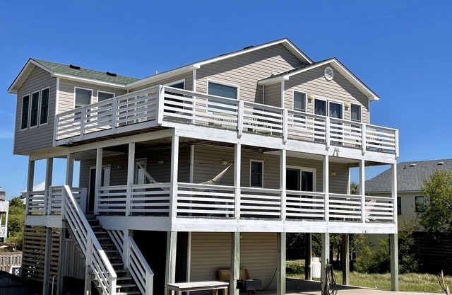 Ocean + sound views | Soooo close to the beach!