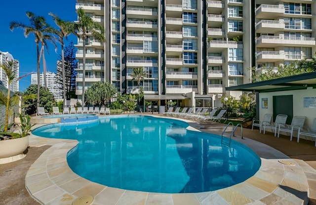 Ocean View 2-Bed with Pool, Tennis Court & BBQ