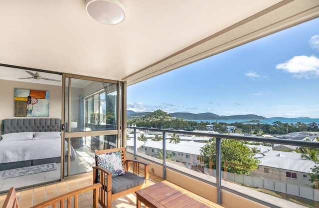 OCEAN VIEW - 2 bedroom with A/C, Wi-Fi in peaceful Cannonvale