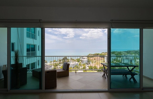 Ocean View Apartment 3bd + 2 Bthr with Bathtub