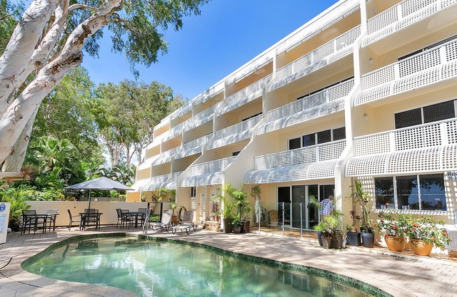 Ocean View Beachfront Apartment - Superb location with dress circle beach and sea views