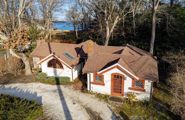 Ocean View Cottage - Pet-Friendly