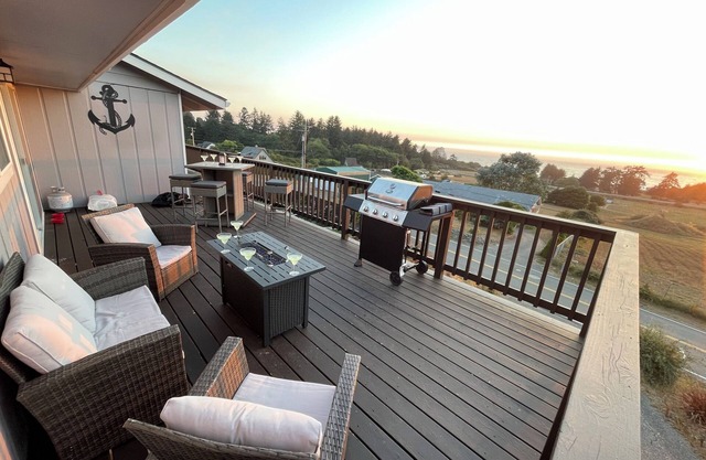 Ocean View - Fire Pit - Game Room - Redwoods - Casino