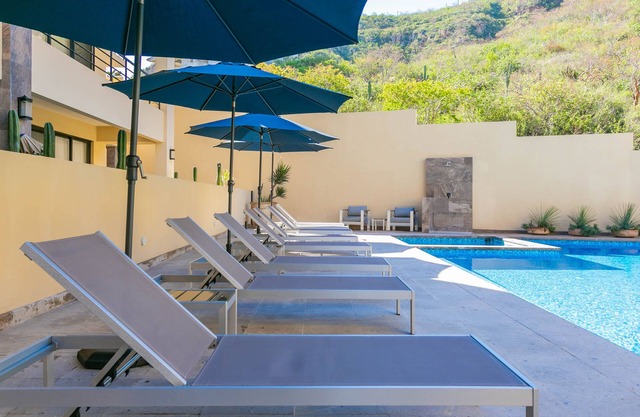 Ocean-View Oasis: 3-Bed, 2-Bath Home in Cabo San Lucas - Modern Comfort and Stunning Views!