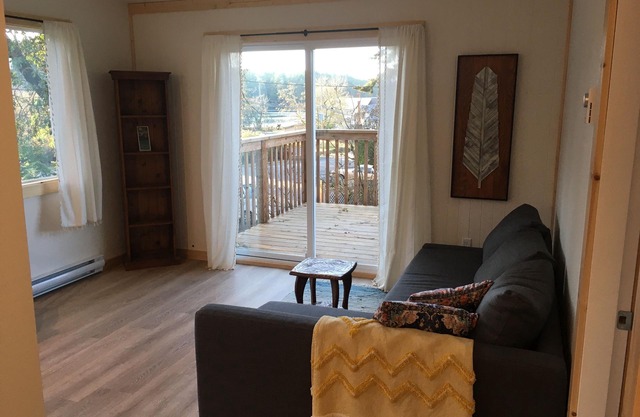 Ocean view one bedroom apartment located in the heart of Mayne Island's downtown
