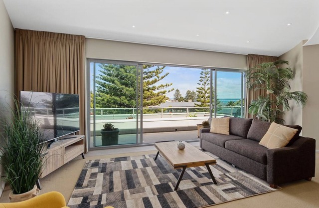 Ocean View Penthouse by Ready Set Stay- Coastal Amazing Views & WIFI