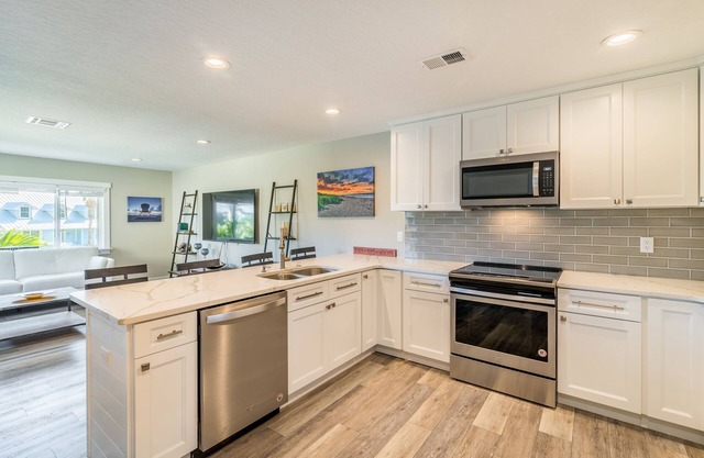 Ocean View Townhouse right across from the beach with beach access.