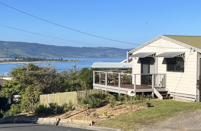Ocean views, 2 min from beach, fabulous 2 brm home