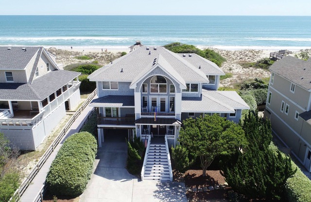 Ocean Views, Den, Community Pools, Close to Beach access, 103, Brigadune-Oceanfront