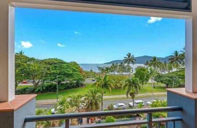 Ocean views, Esplanade location, 2BR deluxe!