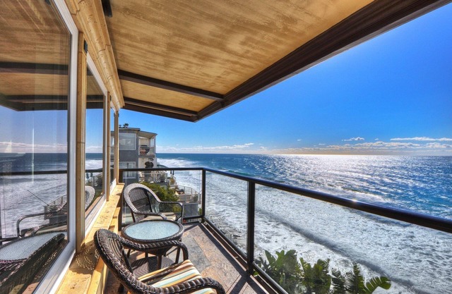 Ocean views steps to the water prime Laguna Beach 8 Villa Roma