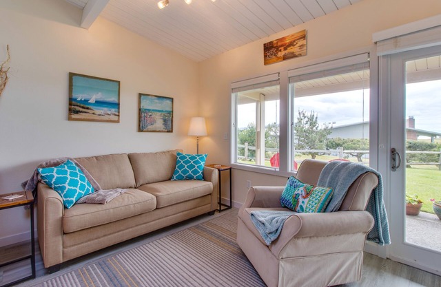 Oceanfront condo near Gearhart Golf Links - walk to beach - No pets