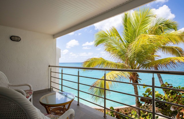 *OCEANFRONT Cosy and modern style condo*