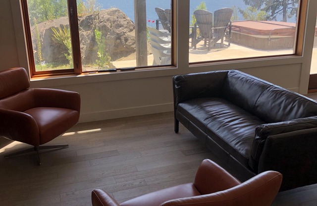 Oceanfront/French Beach/n2bed/2bath/quiet/serene/private hottub/ocean stairs