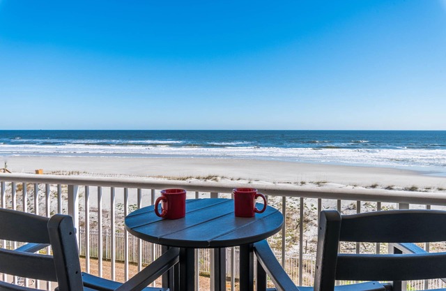 Oceanfront GORGEOUS renovated 2bed 2bath garage, elevator, pool HAS EVERYTHING