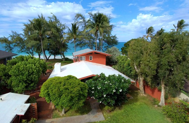 Oceanfront Gem! Steps to Award-Winning Waimanalo Beach – Private Home + Cottage
