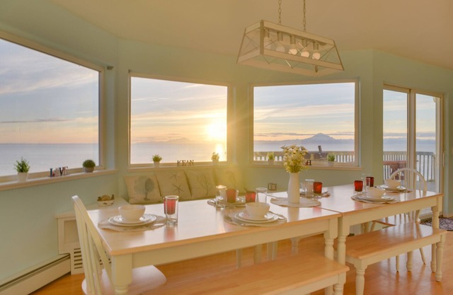 Oceanfront Kenai Villa w/Fireplace & Deck