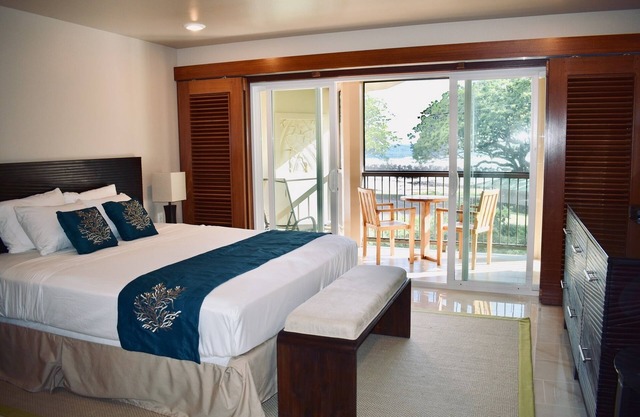 Oceanfront Lehua Room - Hilo Beach House Inn
