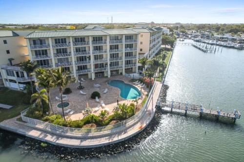 Oceanfront Luxury Condo! Mins to beach! Rum Bar Next Door!