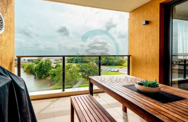 Oceanfront Marvel: Harbour View ~ Pool ~ Parking