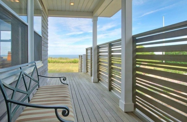 OCEANFRONT PARADISE - IN SCONSET