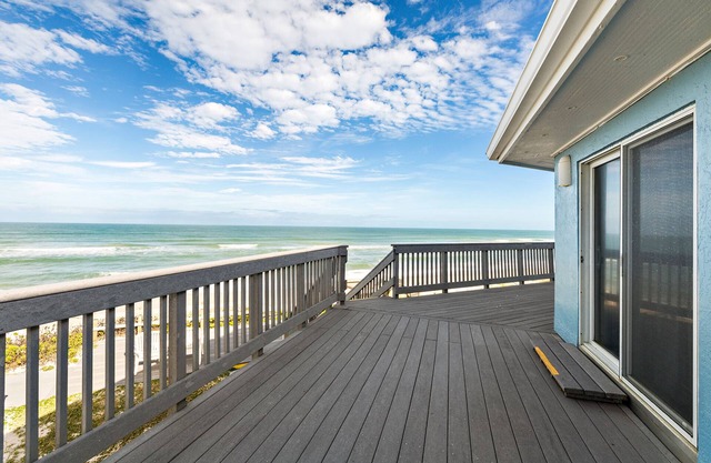 Oceanfront Penthouse Apartment-Twinzer