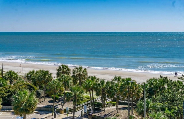 Oceanfront Resort, Great Views, King Bed, 7 Pools!