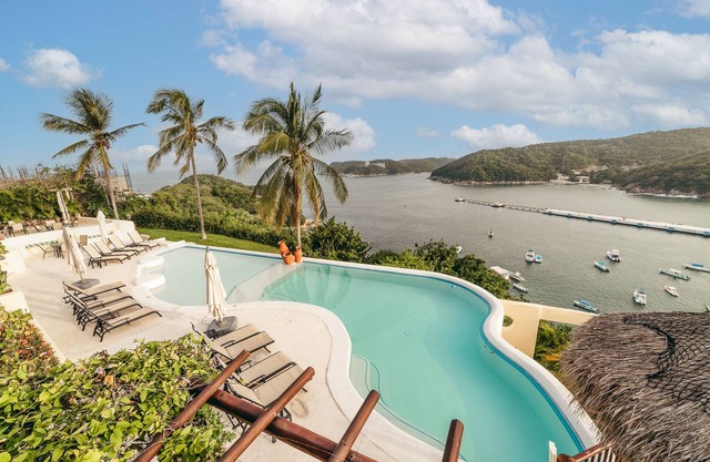 Oceanfront Two Bedroom W/Private Rooftop Terrace