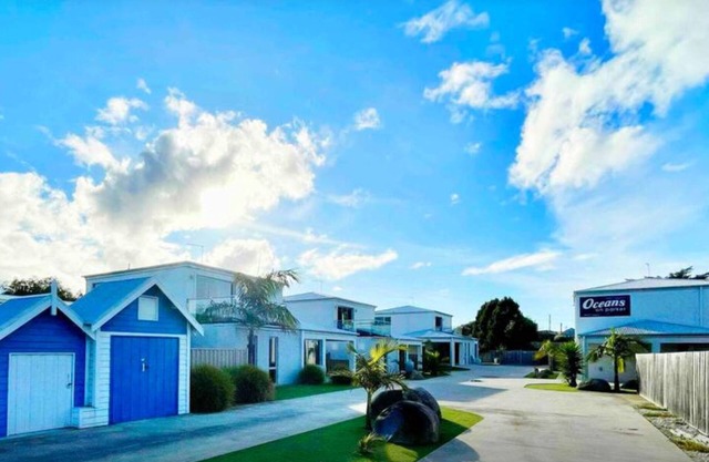 Oceans -self contained Townhouse Devonport Corporate discounts