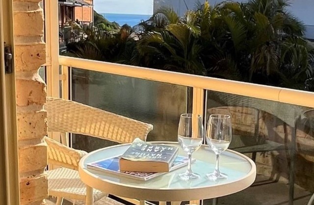 OCEANSHORES 6- LOVELY 2 BEDROOM AIR CON UNIT