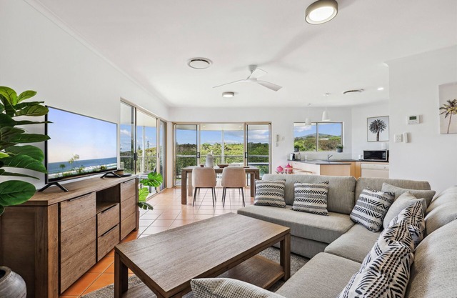 Oceanside Apartment with Views of Yaroomba Beach