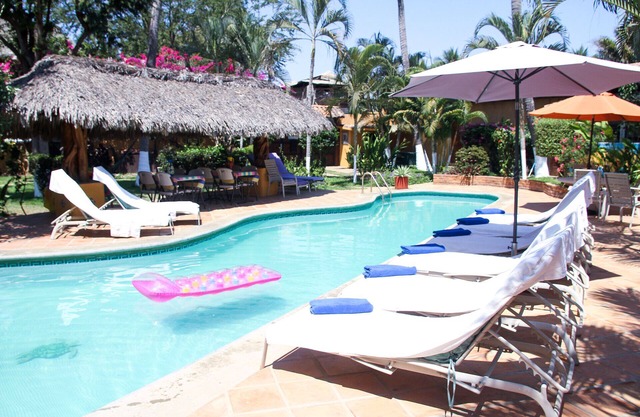 Oceanview Luxury Studio Apt w/Terrace, Pool, 1min to Beach, Yoga Classes