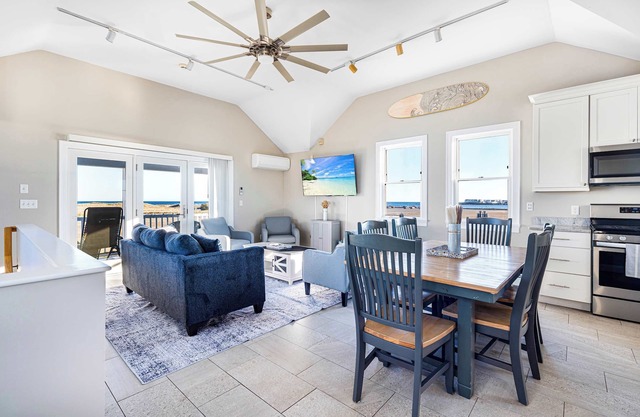 Oceanview Oasis | Patio | Parking |5 Mins to Beach