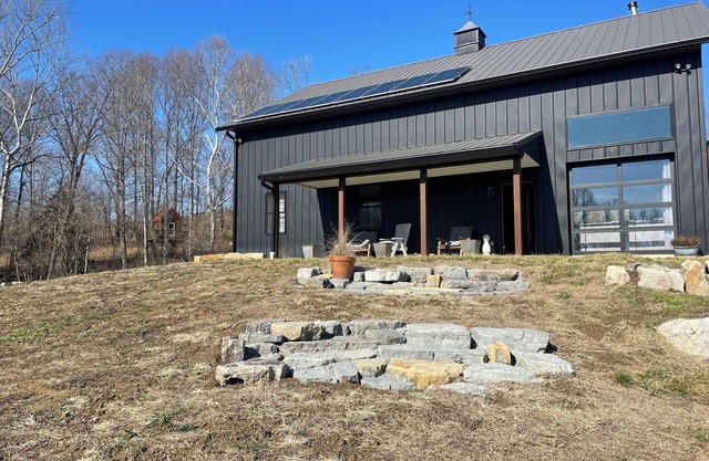 Off-Grid Experience in Bainbridge Ohio. Close to lakes and trails.