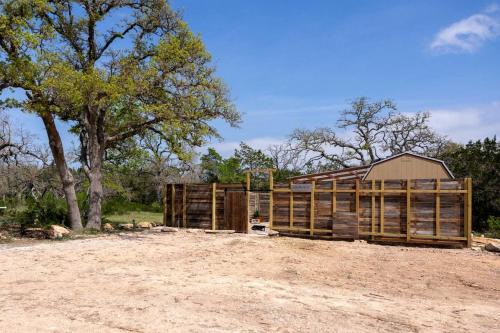 Off-Grid Luxurious Tiny Cabin with Incredible Outdoor and Indoor in Texas
