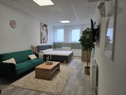 Offbase Lodging No8