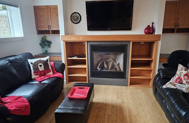 Okanagan & Kalamalka Lakes, Silverstar Ski Resort, O'Keefe Ranch & Parks nearby.