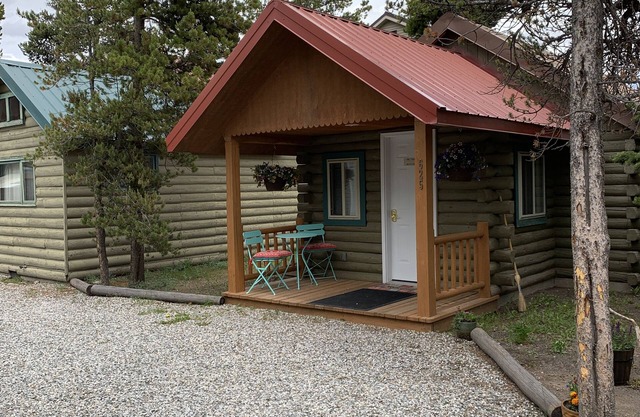 Ol’ Cabin No. 12 - Cozy Updated Cabin perfect for 2