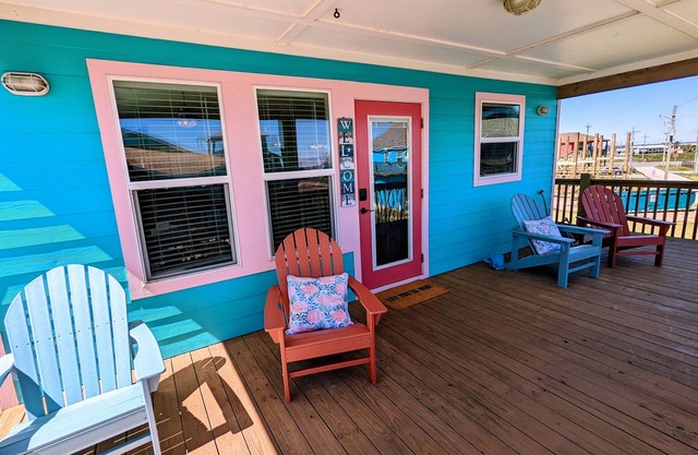 Ola Del Mar-Beach Access-0.3 miles from beach-sleeps 6-relaxing bungalow