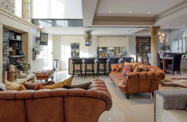 OLD CHAPEL HOUSE, family friendly, with a garden in Barnoldswick