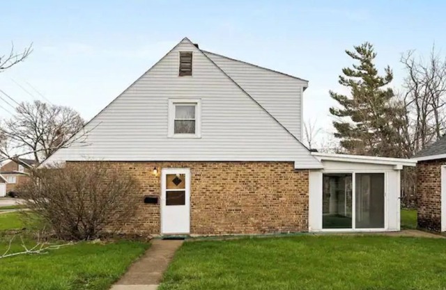 Old Chicago Style, Near Brookfield Zoo w/ King & Cal King Beds & a Fenced Yard!