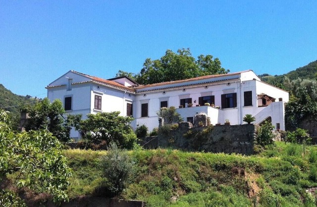 Old farmhouse between Amalfi and Pompeii (3 accommodations)