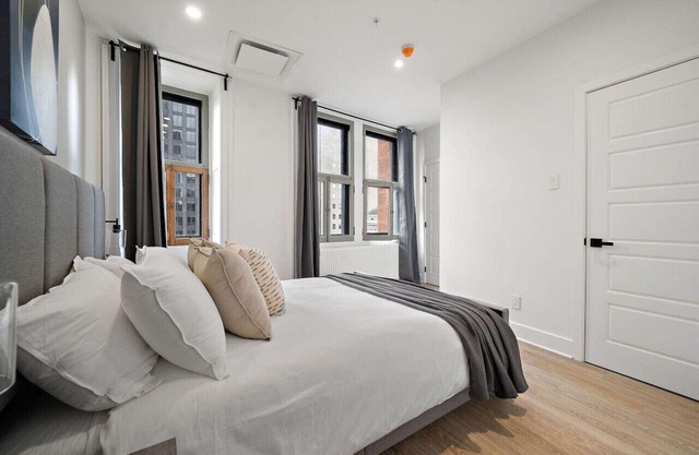 Old Montreal Luxury Apartment