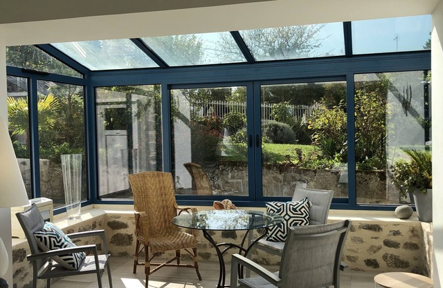 Old restored house with pretty enclosed garden, close to the racecourse