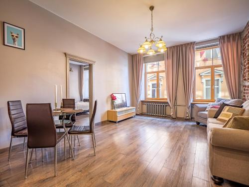 Old Riga 1BR, Doma Square Views