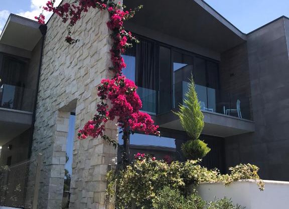 OLEA Family Apt with Garden