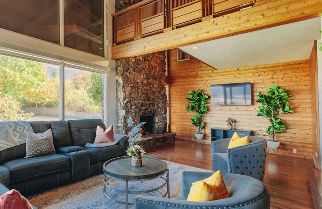 Olga's Okanagan 14 Acre Villa!