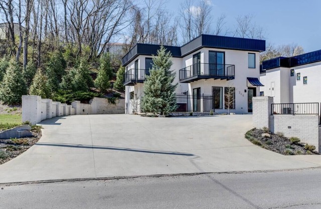 Olive Branch Villa by the river